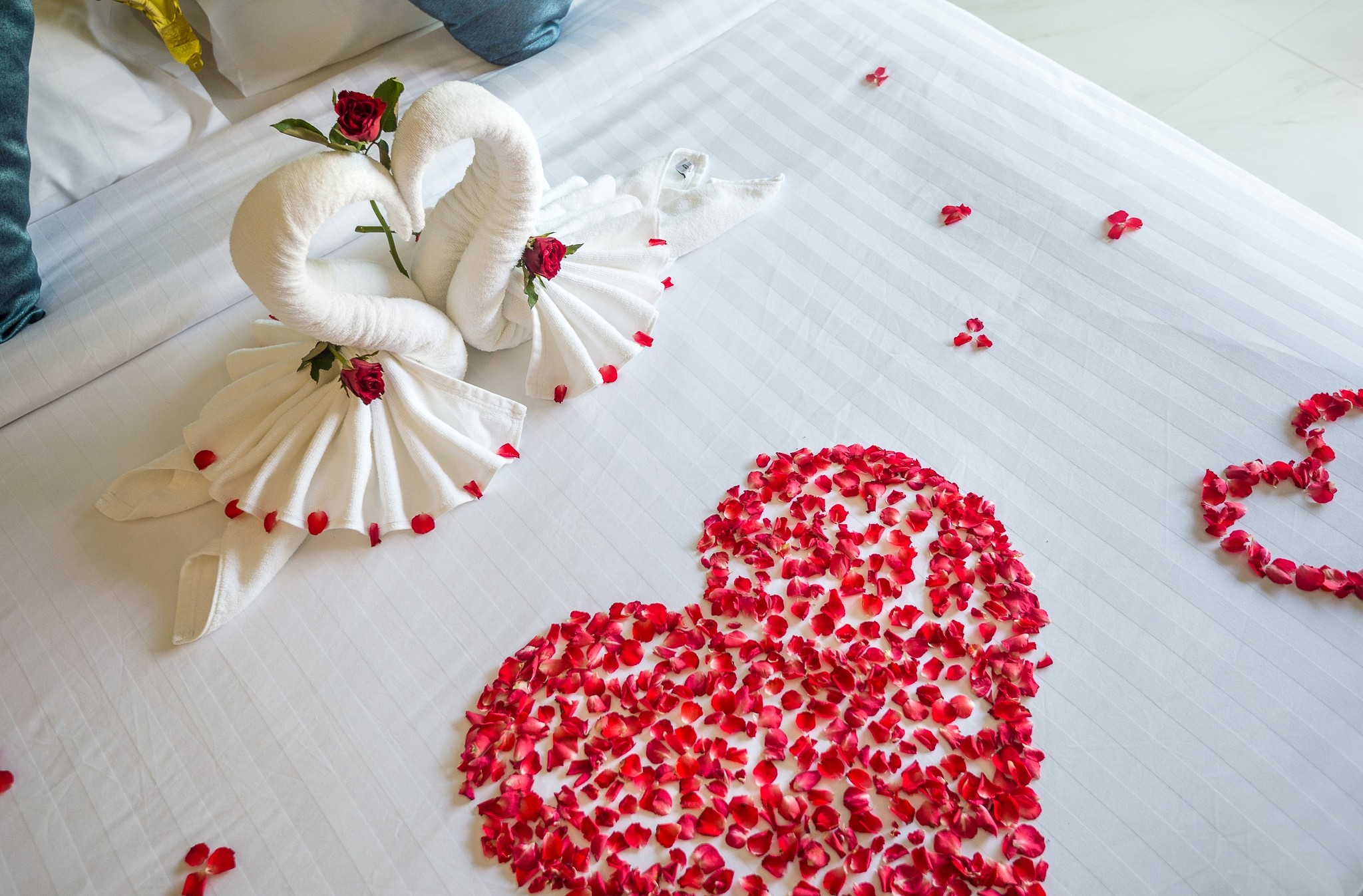 Romantic Room Decoration With Stay In Hyderabad